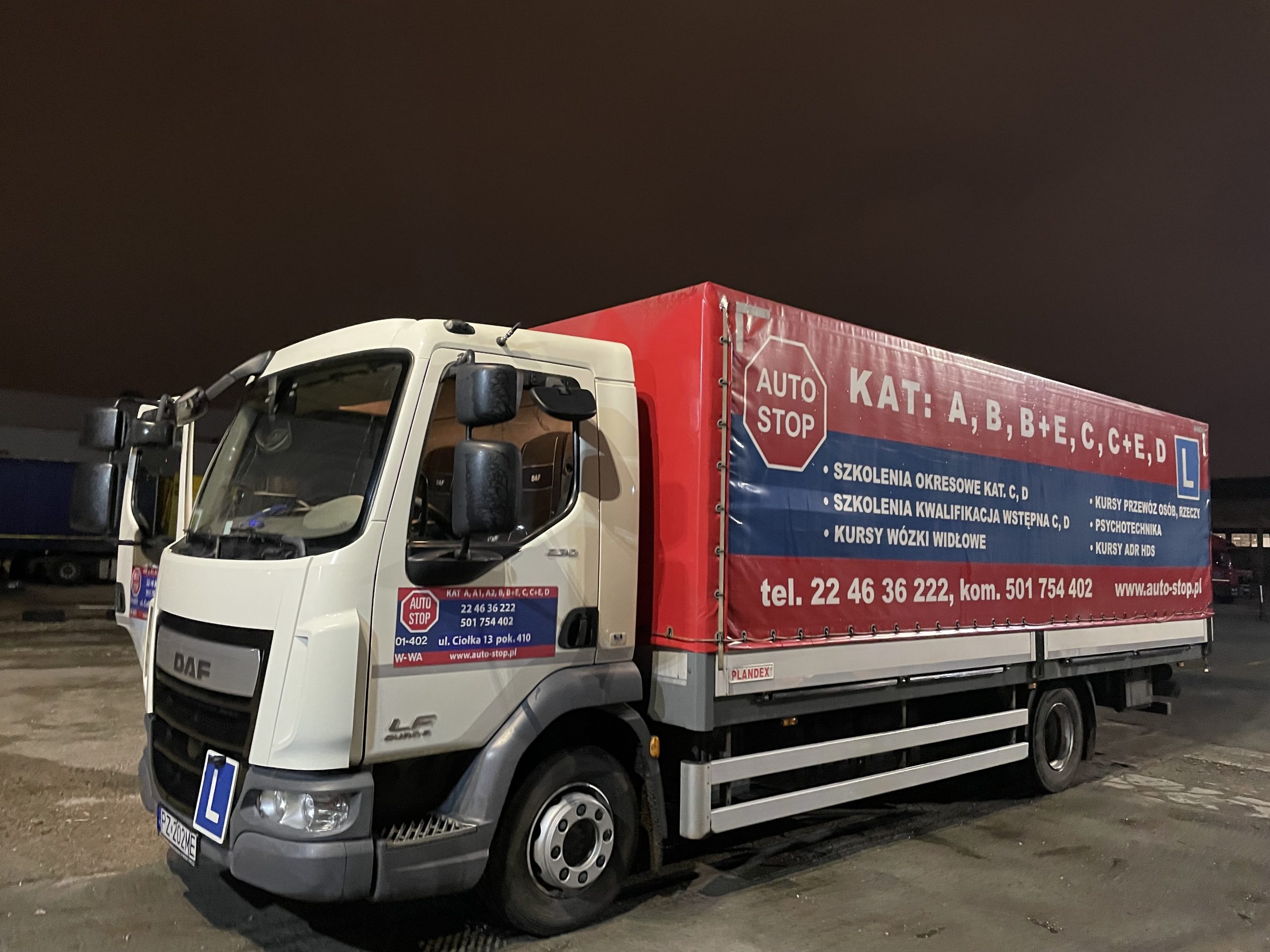 Ciężarówka DAF szkoły Auto-Stop do nauki jazdy kategorii C